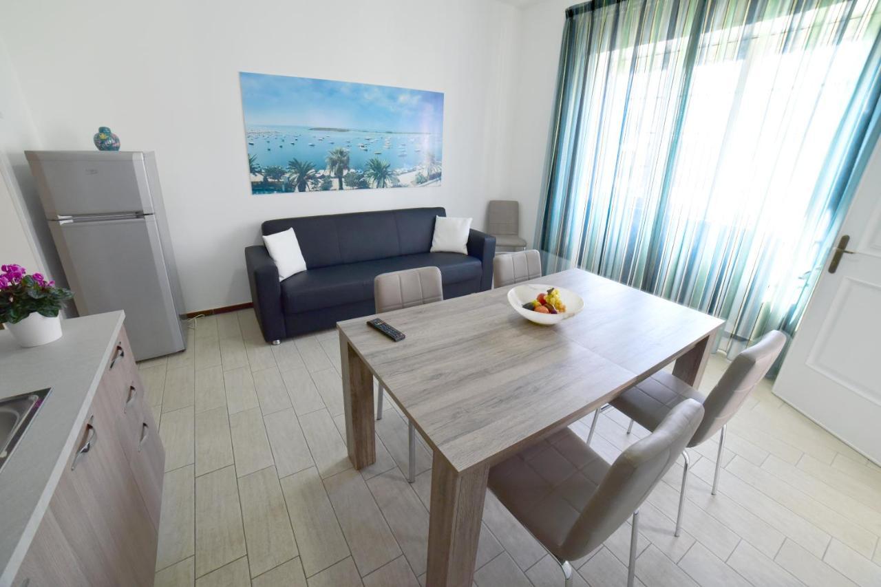 Case Vacanza Via Mozart Porto Cesareo Esterno foto