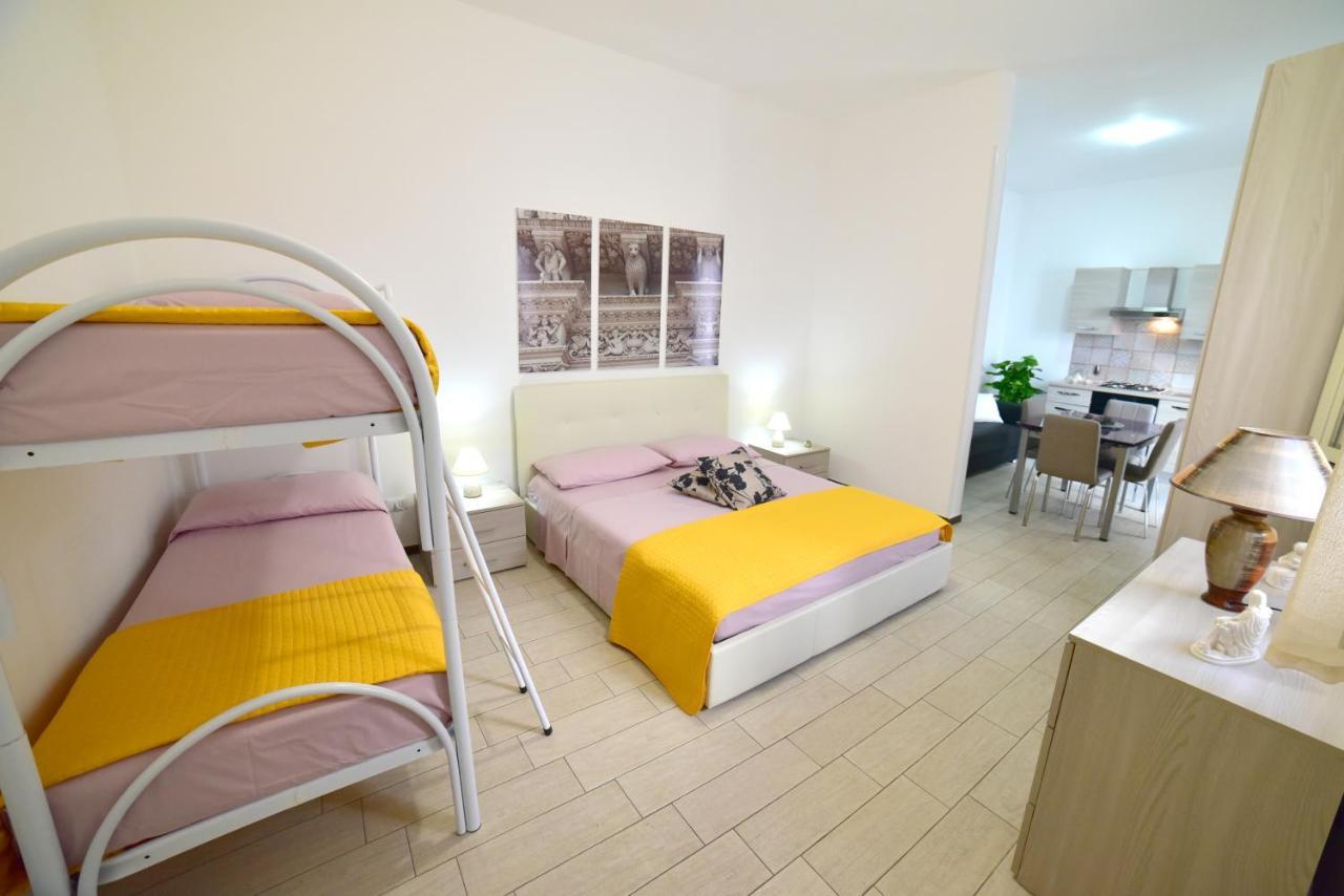 Case Vacanza Via Mozart Porto Cesareo Esterno foto